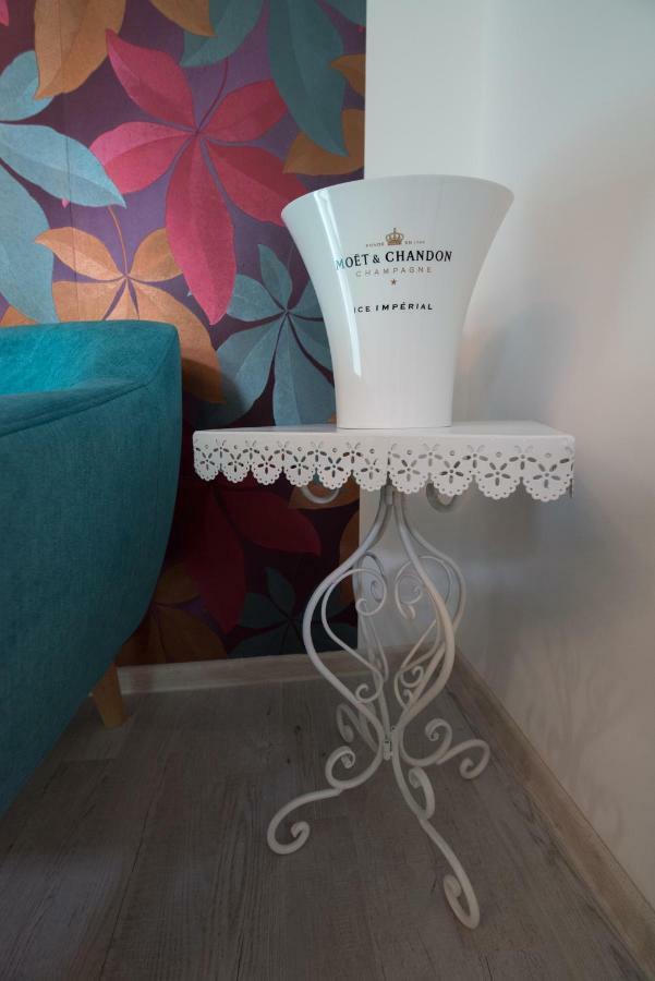 Queen Holiday Apartment Bukarest Eksteriør billede